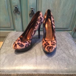 💕SOLD💕 Carlos Santana Leopard print heels